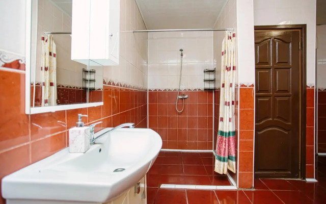 Private House na Okruzhnoy v Surinskom