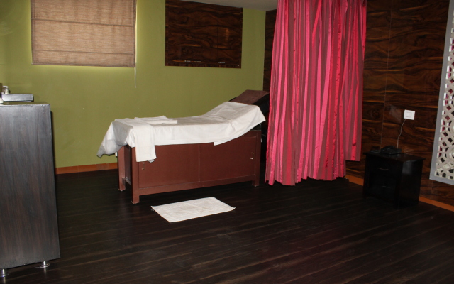 Hotel Raj Vista Suites & Convention