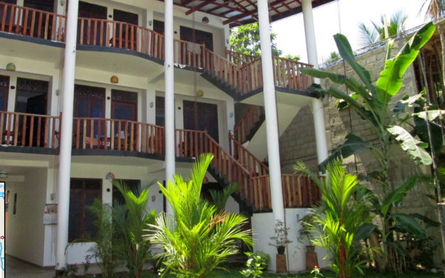 Yoho Villa Tropicana Guest House