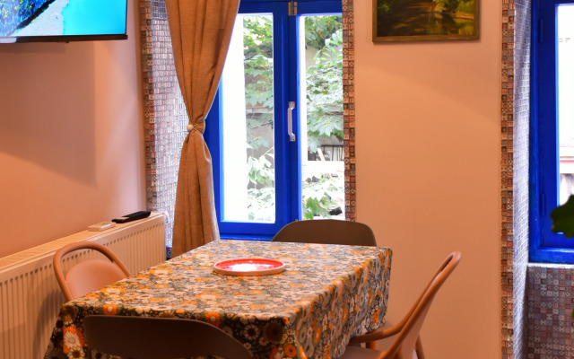 Dom Bibliotekarya s Balkonom Flat