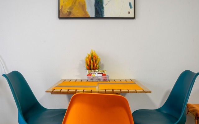 V eko stile s sobstvennym dvorikom dlya otdykha Flat