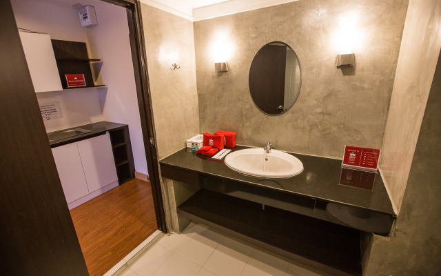 ZEN Rooms Soi Chom Chan Apartments
