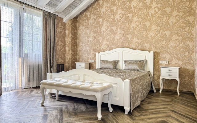 Chalet Provence Hotel