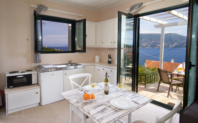 Martini Waterfront Suites Apartments