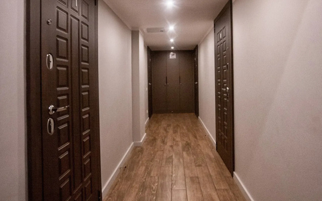 Sovremennaya studiya v tsentre goroda Flat