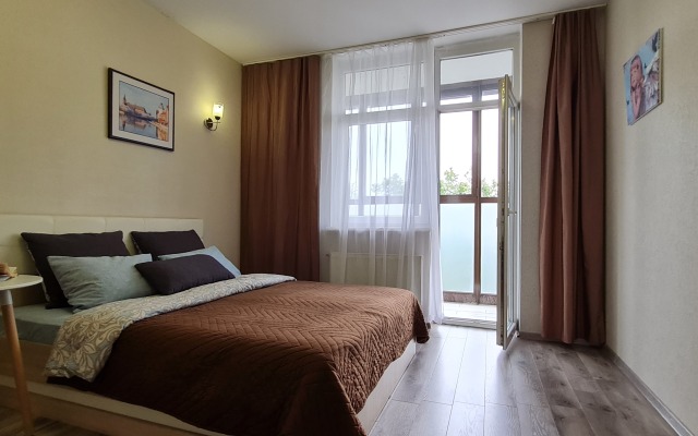 V 2 Minutakh Ot Verkhnego Ozera Flat