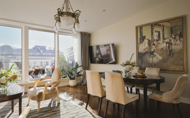 Апартаменты Minin Apartments Мансарда с террасой и видом на Невский 170 кв.м.