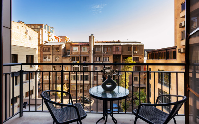 2-K v Novostroyke, Ulitsa Arama, Di480 Flat