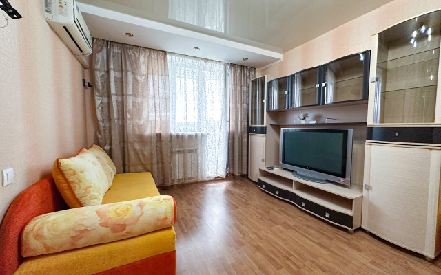 Dvukhkomnatnaya Pionerskaya 100 Flat