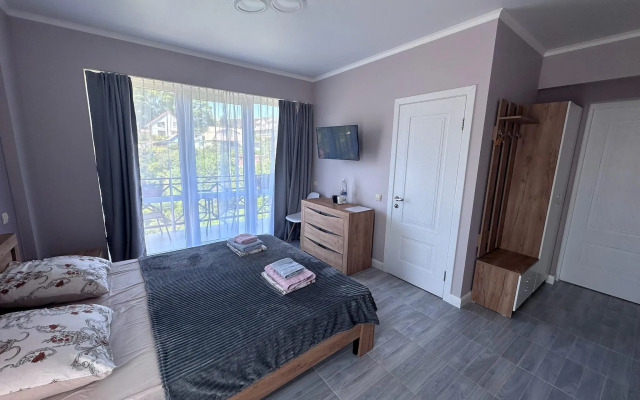 Меблированные Комнаты с Балконом в Гостевом Доме Ланселот