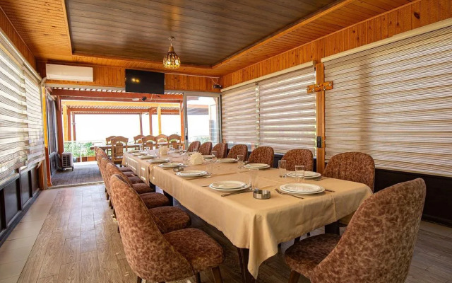 Regnum Restaurant Hotel