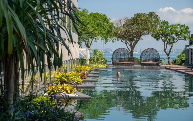 Golden Tulip Pattaya Beach Resort