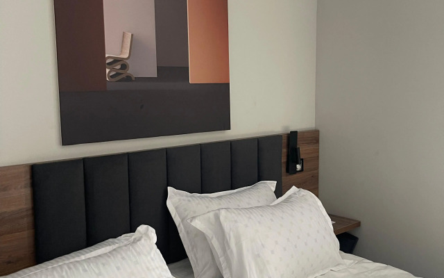 Hotel Airis Residence