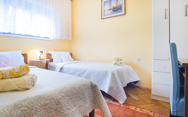 Karmelic Apartments