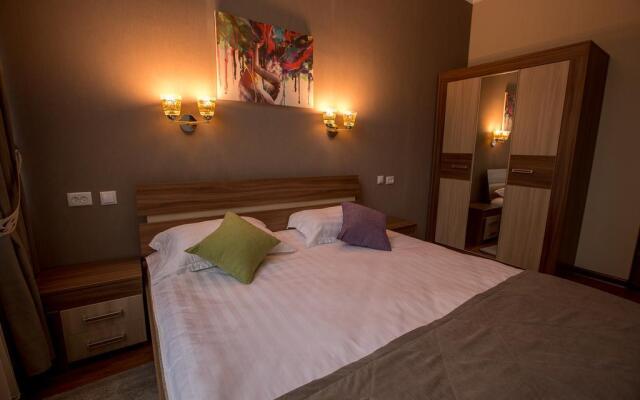 Maxx Inn Hotel