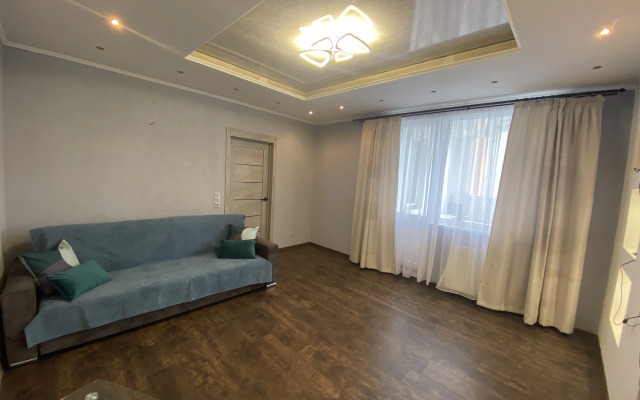 Ryadom S Vokzalom Flat