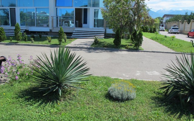 Na Bulvare Nadezhd 4/3 Apartments