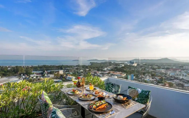Novotel Phuket City Phokeethra Hotel