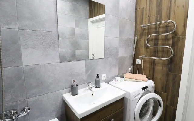 3-kh Komnatnaya V Oruzheynoy Stolitse Flat