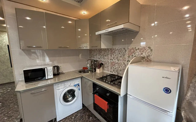 Na Prospekte Oktyabrya 40a Flat