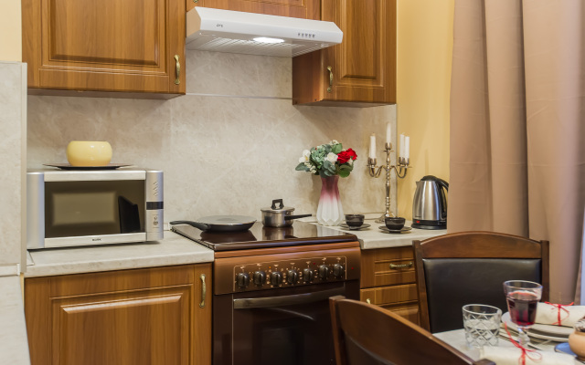 GM v Legendarnoj Stalinskoj vysotke Apartments