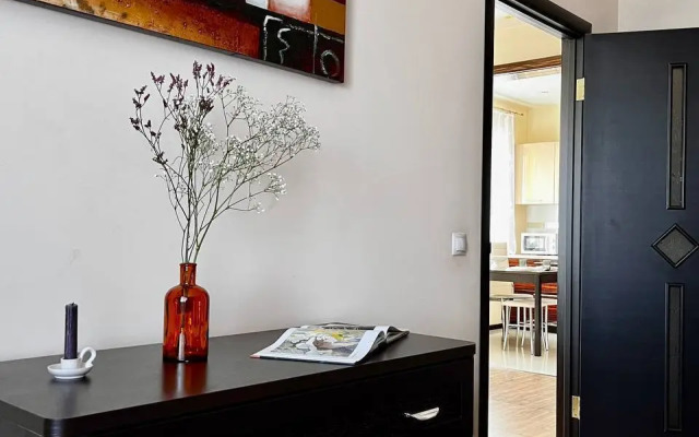 Na Ulitse Karla Libknekhta 112 Flat