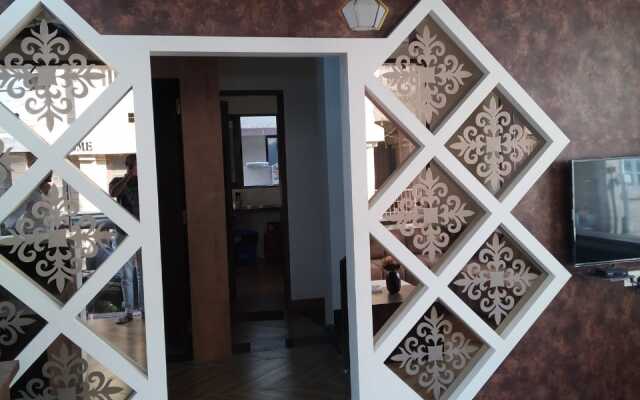 Pari Hotel