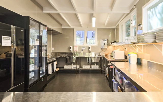 Отель Kinloch Wilderness Retreat