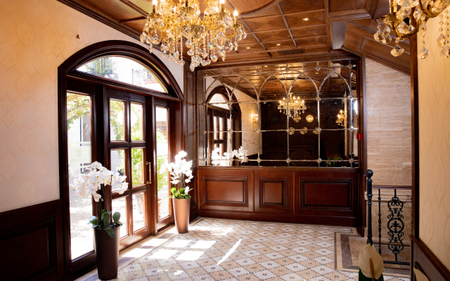 Midway Baku Hotel