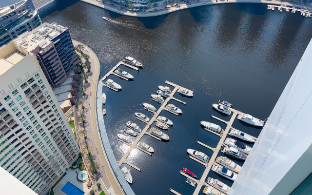 Stylish 2br with Marina Views Apartments