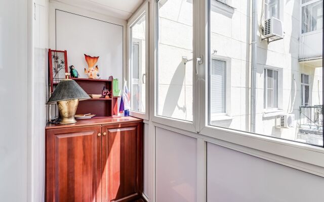 Na Bolshoy Sadovoy 52-56 Flat