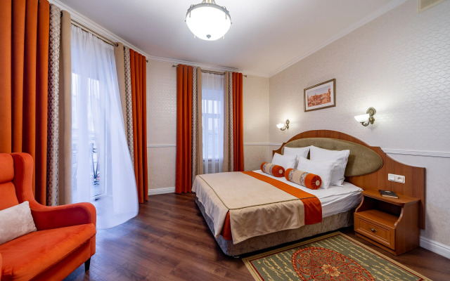 Квартира просторная с балконом и впечатляющим видом на канал Грибоедова