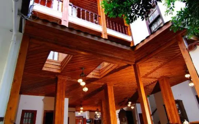 Отель White Garden