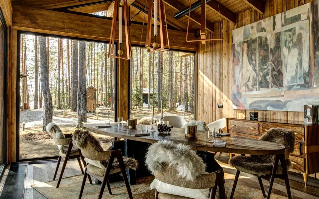 We Lodge Hotel