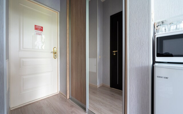 Studiya s balkonom u Dendrariya i morya. Pokrovskij 78 Apartments