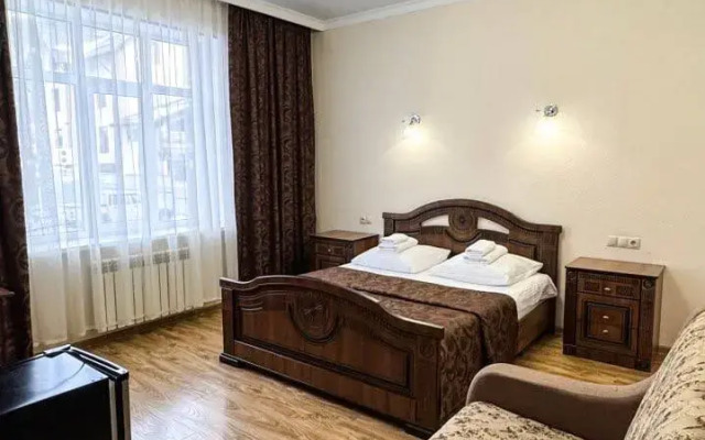 Kavkaz Hotel
