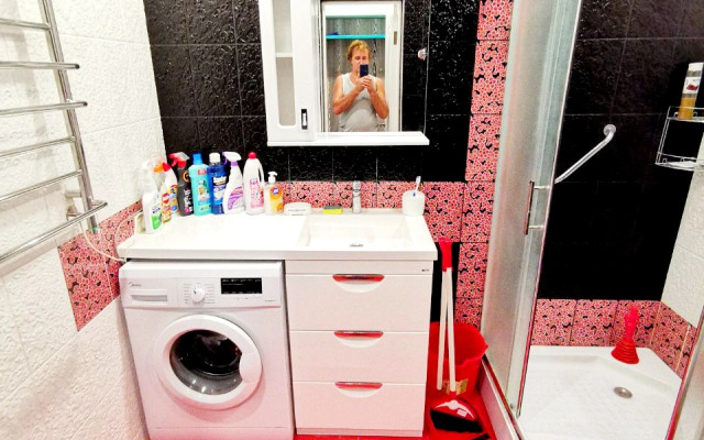 Shikarnaya Odnushka U Morya Flat