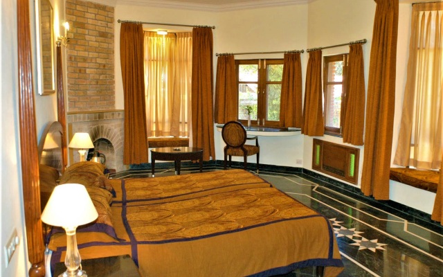 Отель WelcomHeritage Taragarh Palace