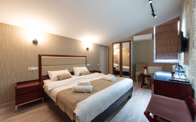Kraveli Hotel