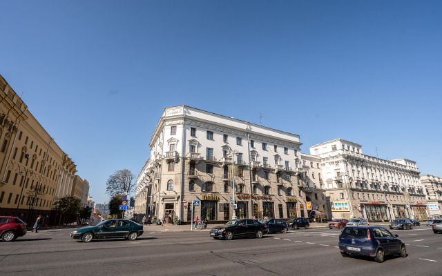 Na Nezavisimosti Okolo Tsuma Apartments