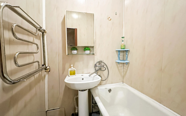 Trekhkomnatnaya Vozle Metro Narodnoye Opolchenie Flat