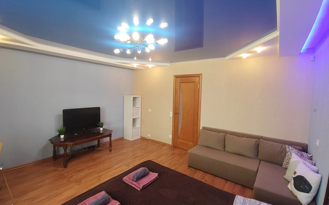 Квартира трёхкомнатная с двумя уборными лифтом и балконом