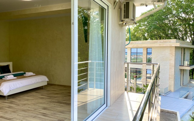 Yantar S Basseynom V Siriuse Flat