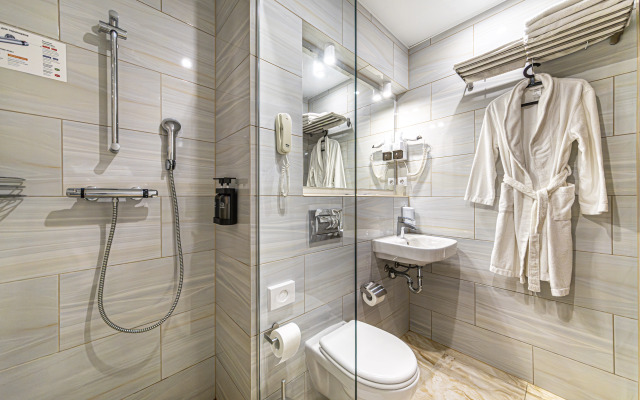 Dynasty Hotel