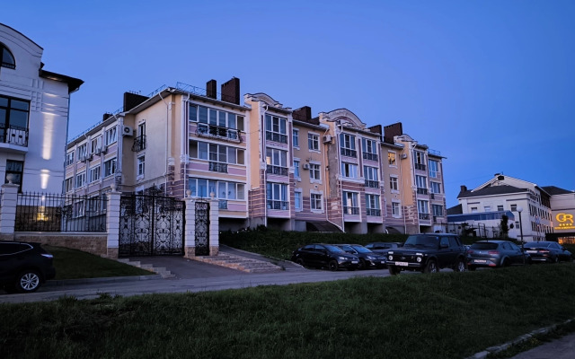 V Dome Na Naberezhnoy Reki Volga Flat