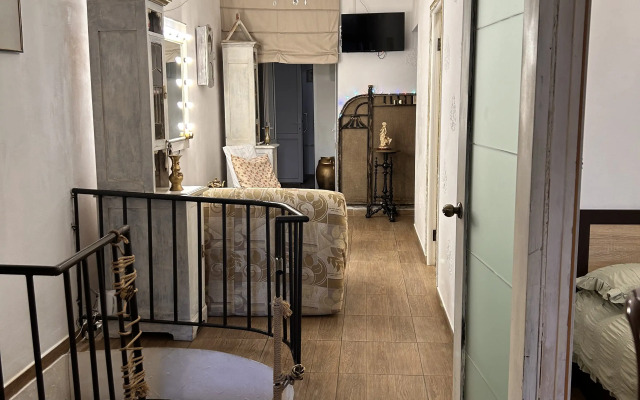 Квартира Лофт на Набережной c Отдельным Входом и 2-мя Санузлами