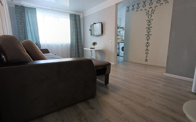 3-kh Komnatnaya Na 5 Mest Flat