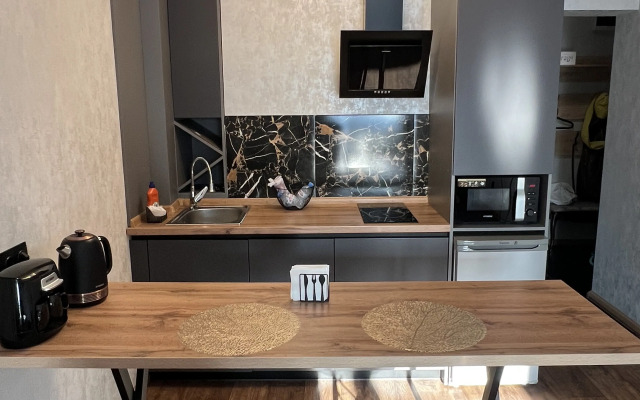 Komfortabelnye S Terrasoy Vozle Planety Apartments