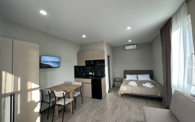 Uyutnaya Studiya na Poberezhye Alakhadzy Flat