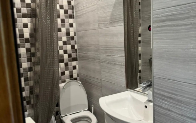 Tryokhkomnatnaya Na Beregu Morya Mokko Plyazh Flat